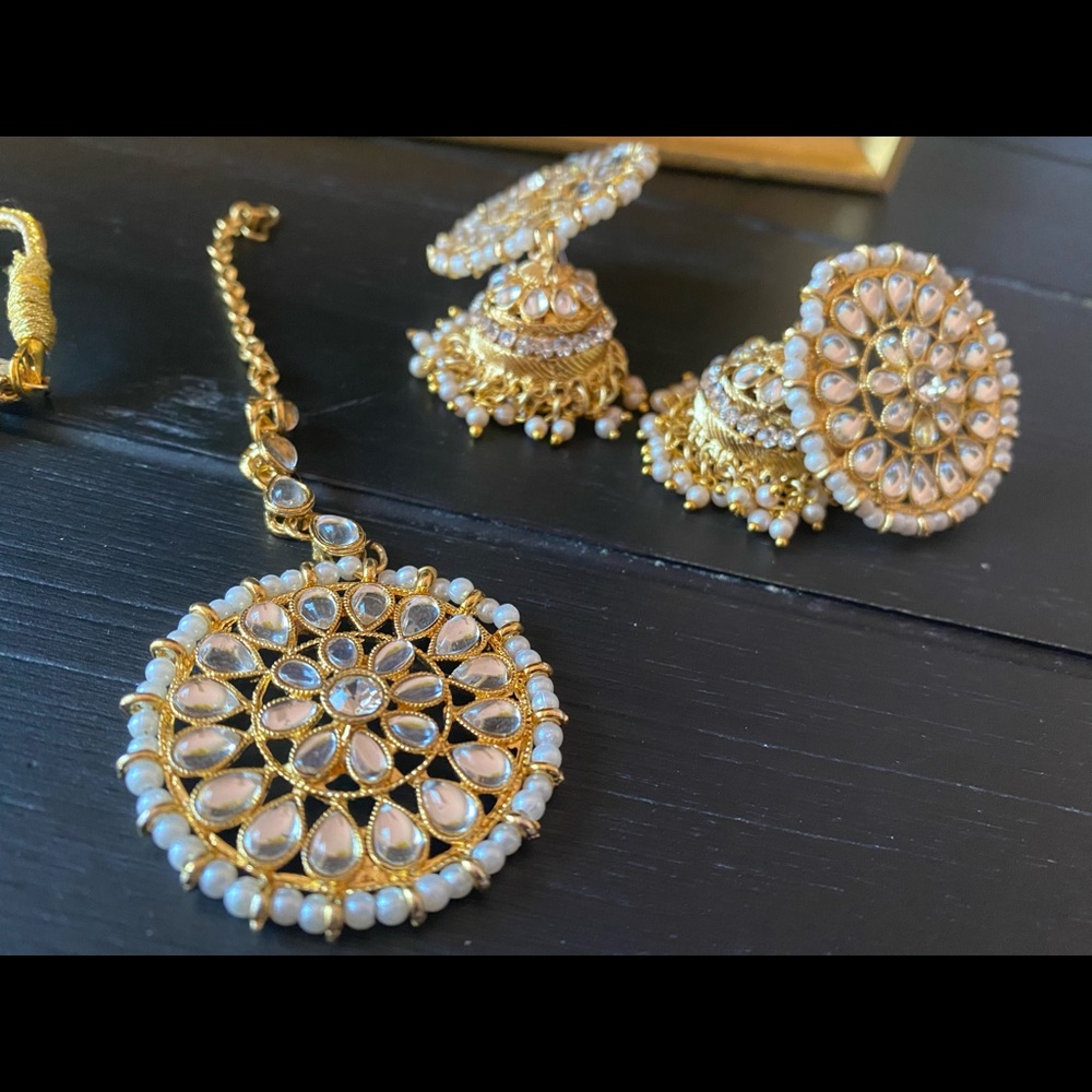 Gorgeous Kundan necklace set